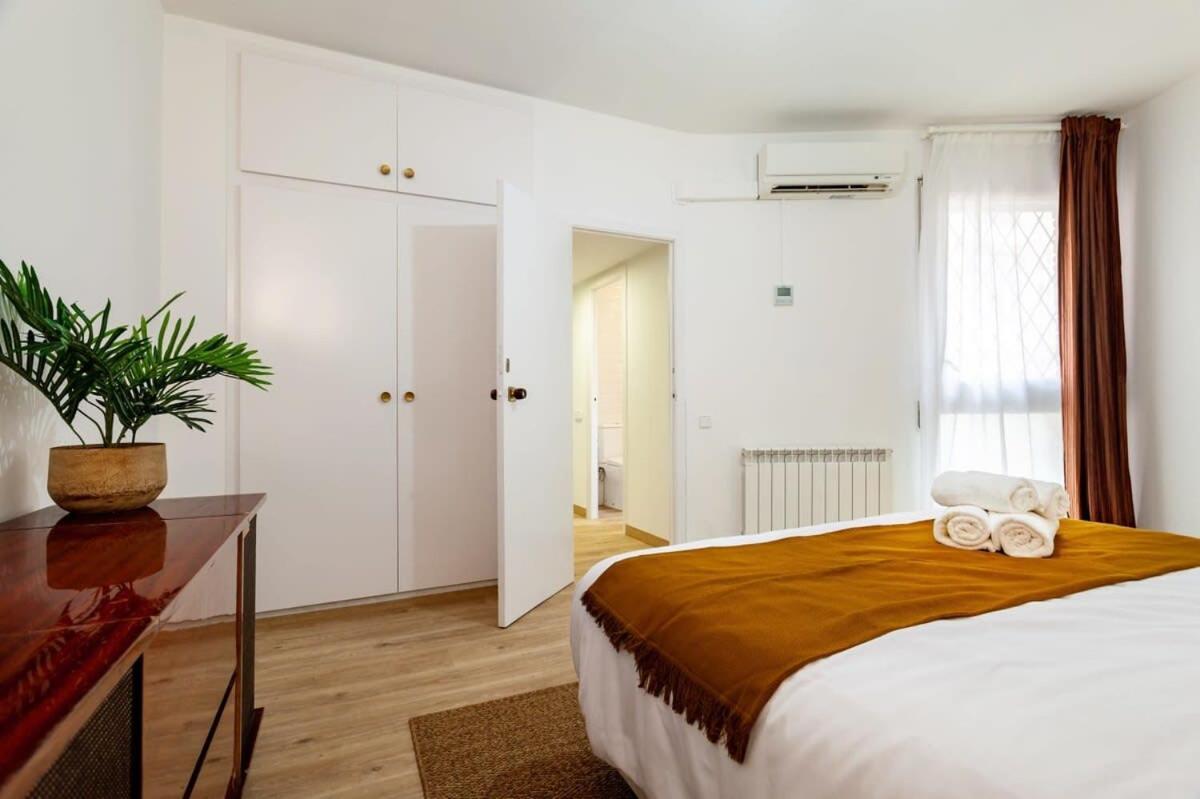 Exclusive Huge 4 Double Bedroom City Center Barcelona Buitenkant foto