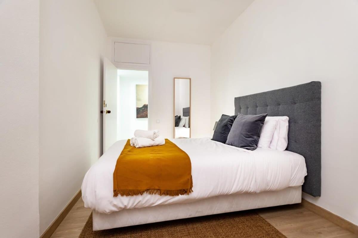 Exclusive Huge 4 Double Bedroom City Center Barcelona Buitenkant foto