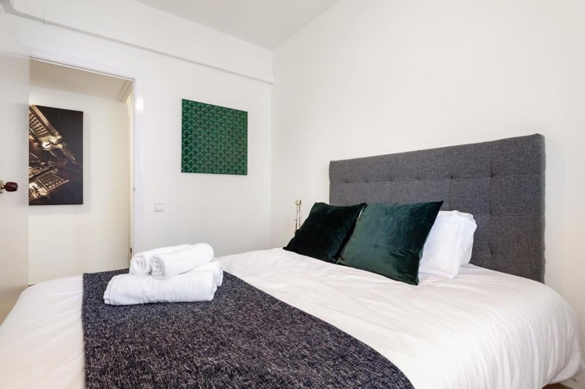 Exclusive Huge 4 Double Bedroom City Center Barcelona Buitenkant foto